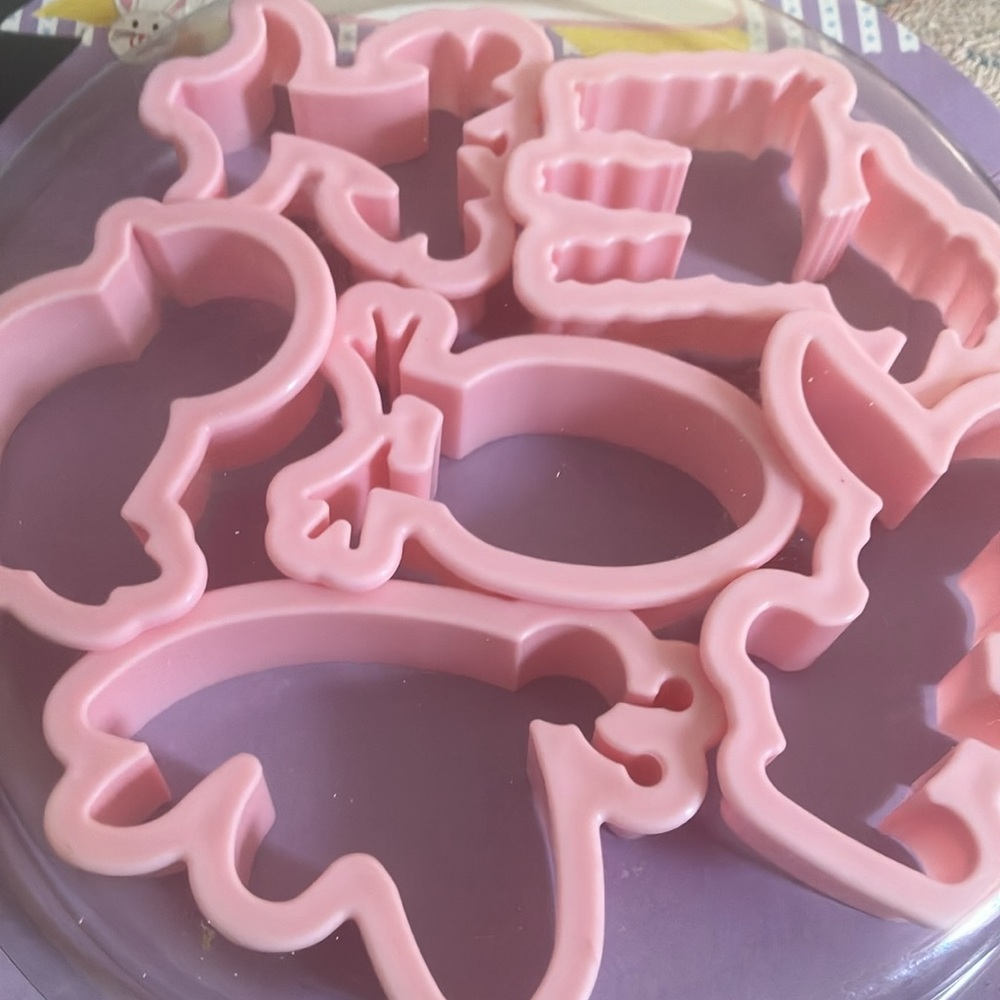 Pink Plastic Cookie Cutters Set - Picture 2 of 3